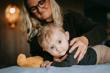 baby får kranio-sakral terapi ved Spangsberg terapi nord for Vejle