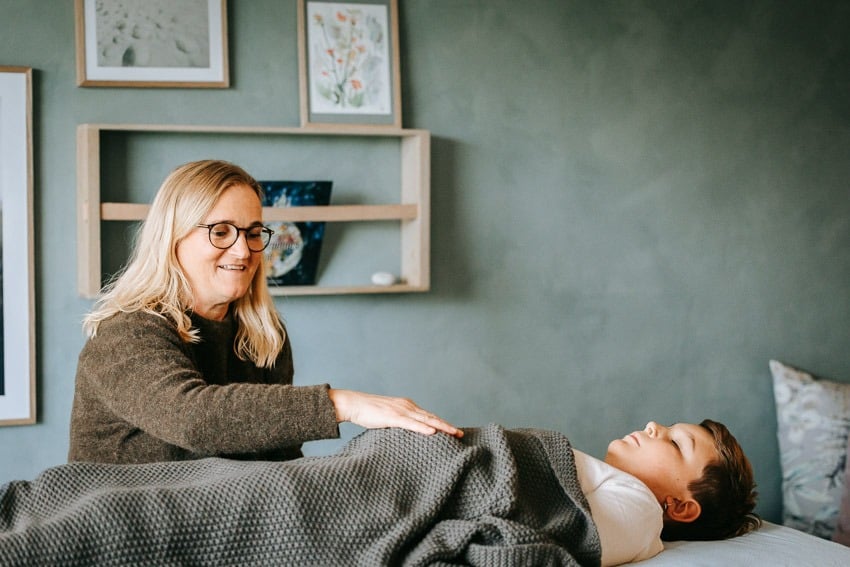 barn får biodynamisk kranio-sakral terapi