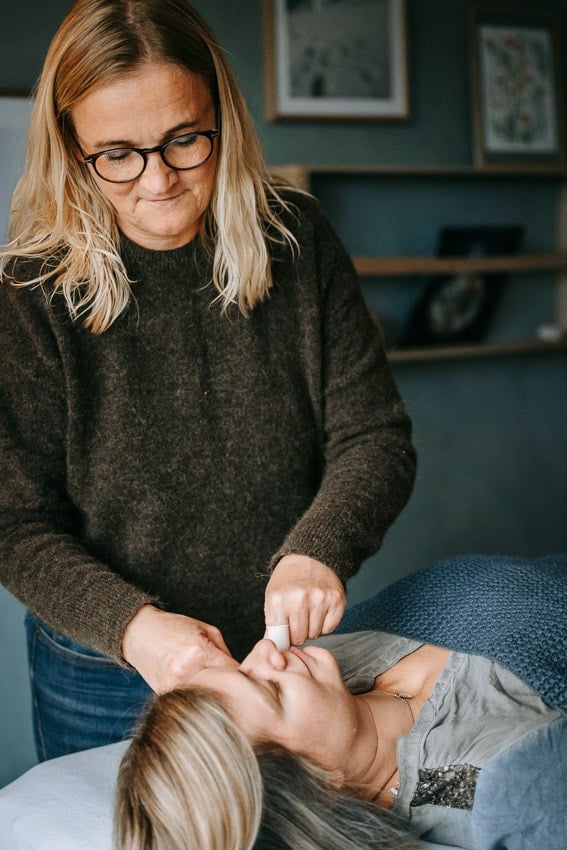 kæbespændinger og kæbesmerter behandles med biodynamisk kranio-sakral terapi